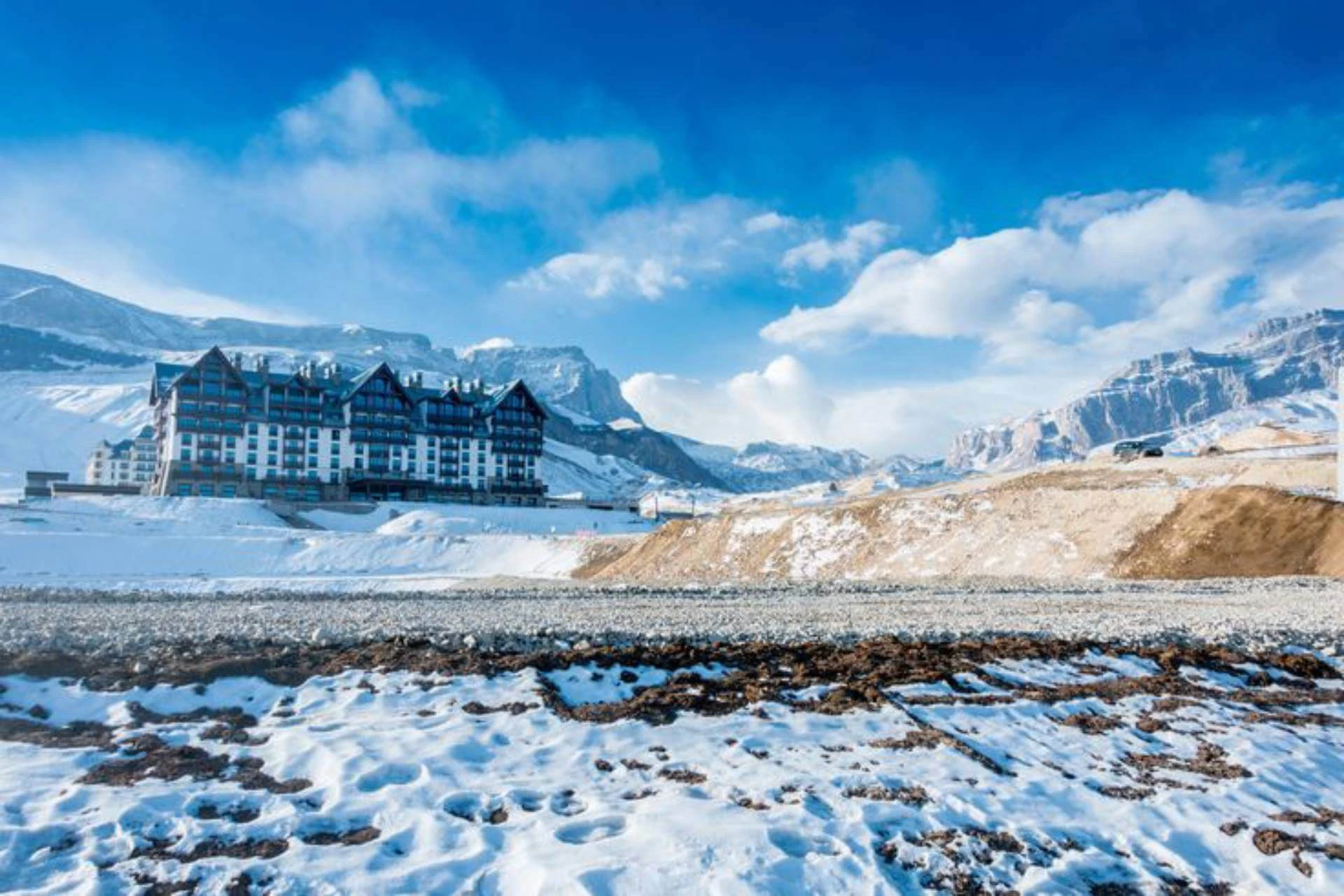 Explore Shahdag Winter and Summer Tourism Complex: A Year-Round Destination for Adventure