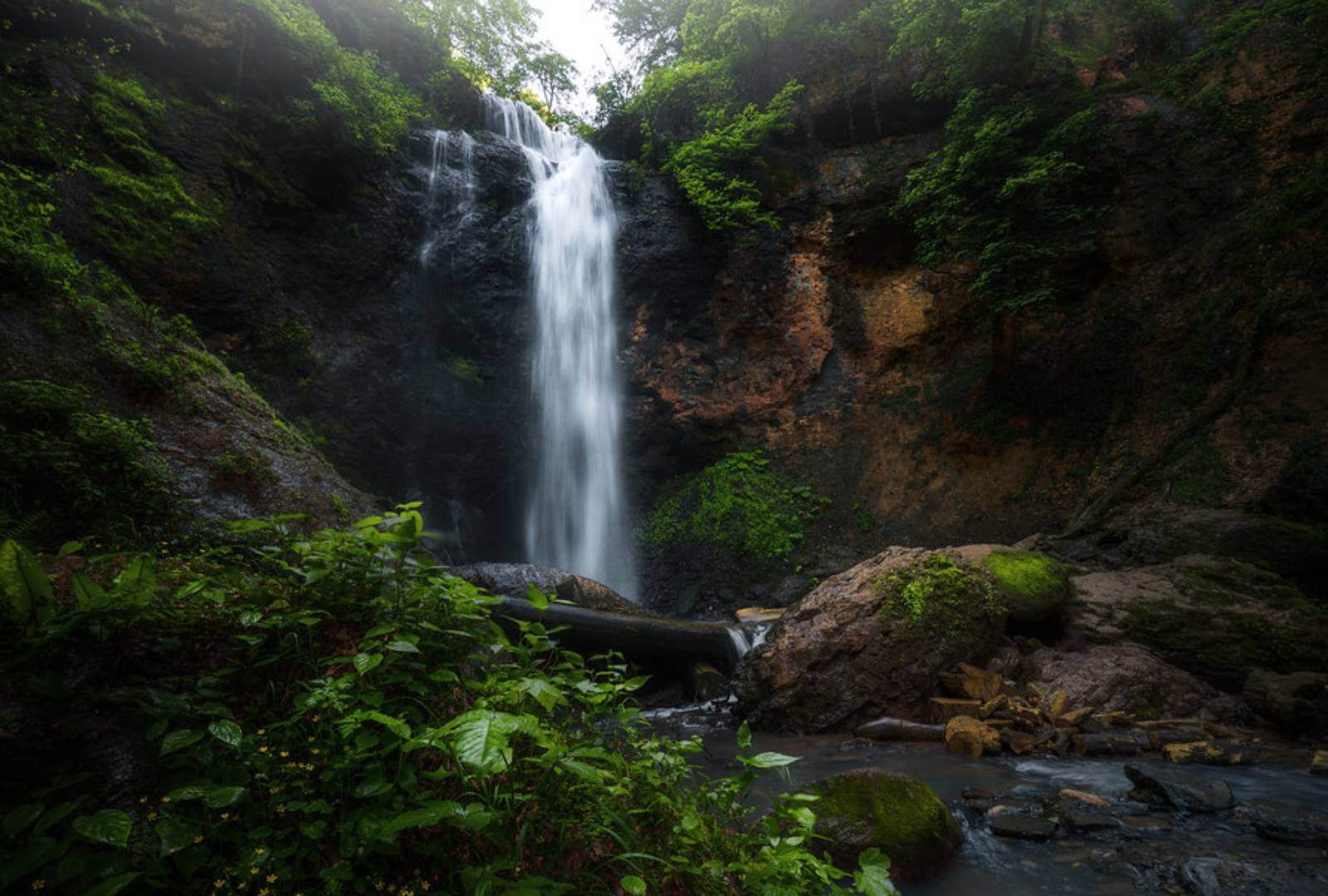 Discover the Stunning Sim Waterfall in Astara